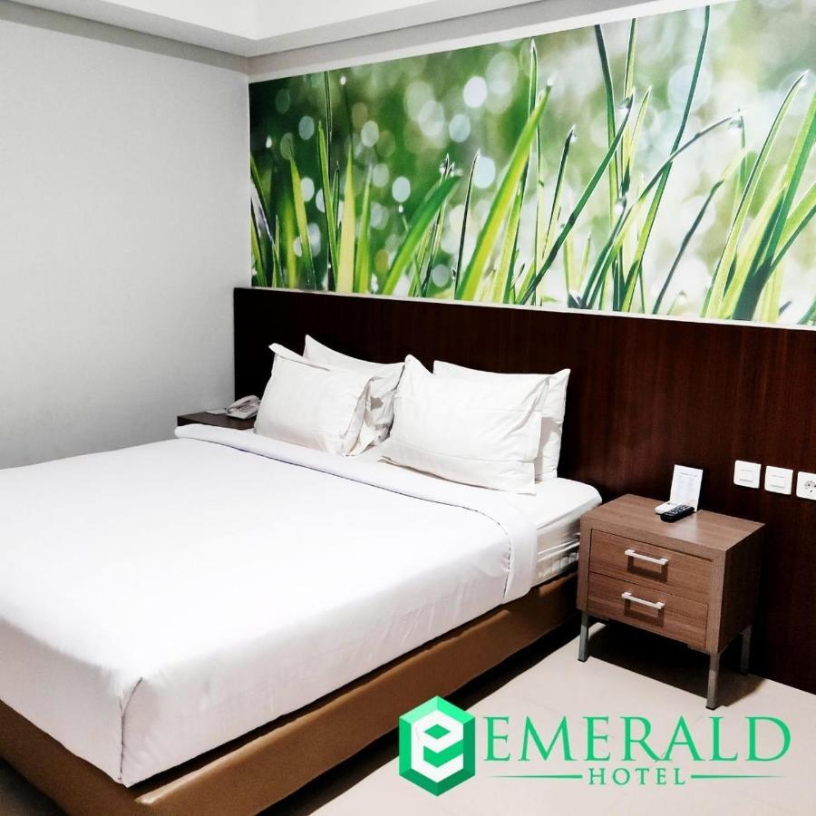 Emerald Hotel Timika Exterior photo